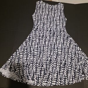 Elegant Navy and White Patterned Dress